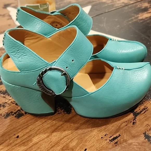 John Fluevog Leather Buckle Stitching Block Heel Pumps Closed Toe 9 - Picture 4 of 7